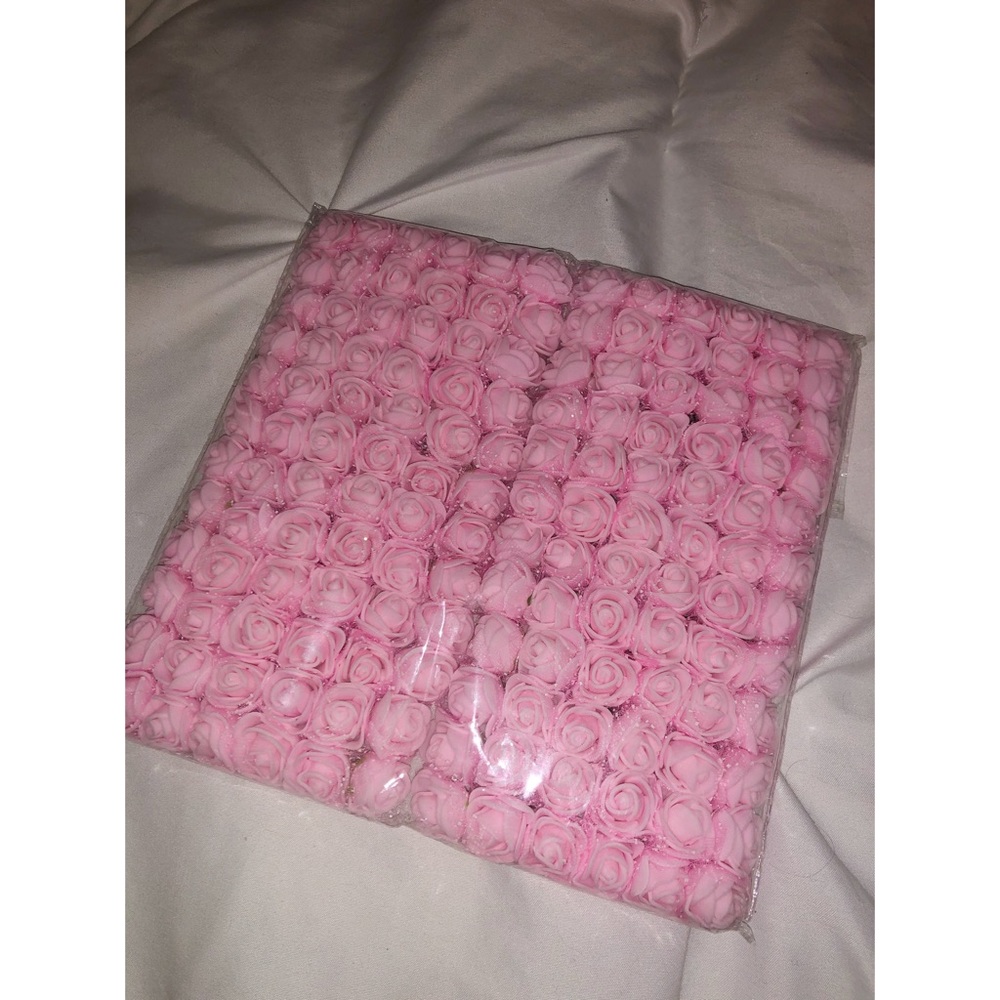 Pack of Artificial Roses